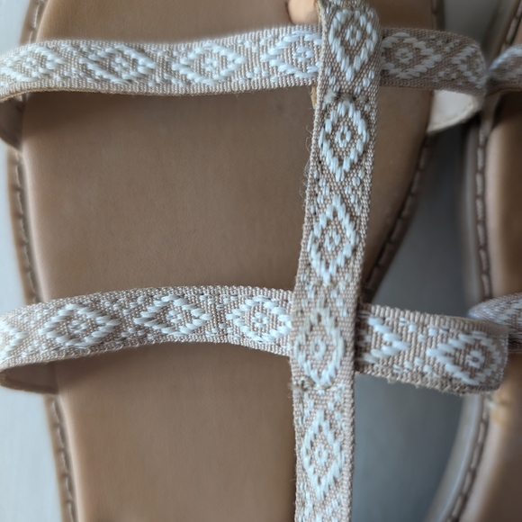 Old Navy Tan Strappy Sandals Casual Elegance - Picture 4 of 9